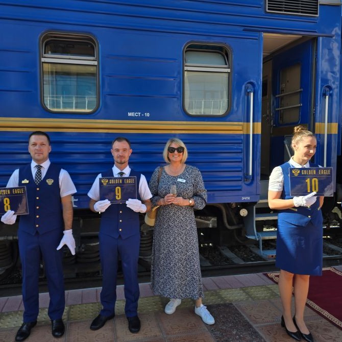 Davina & the Golden Eagle train