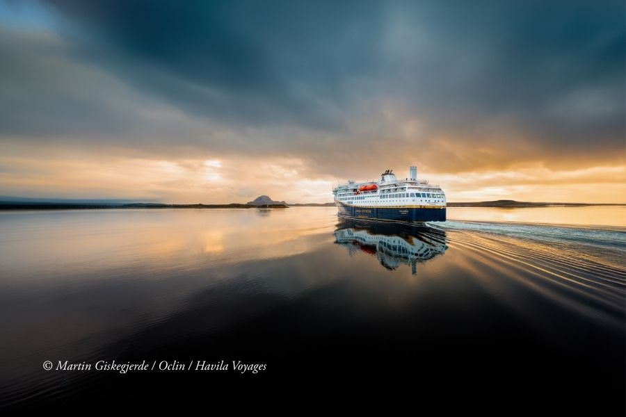 Havila Capella midnight sun