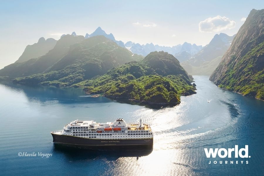 Havila Castor in Trollfjorden